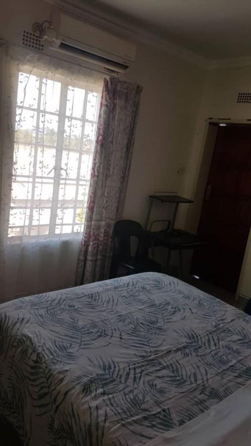 Carlcyn Homestay 哈博罗内 外观 照片