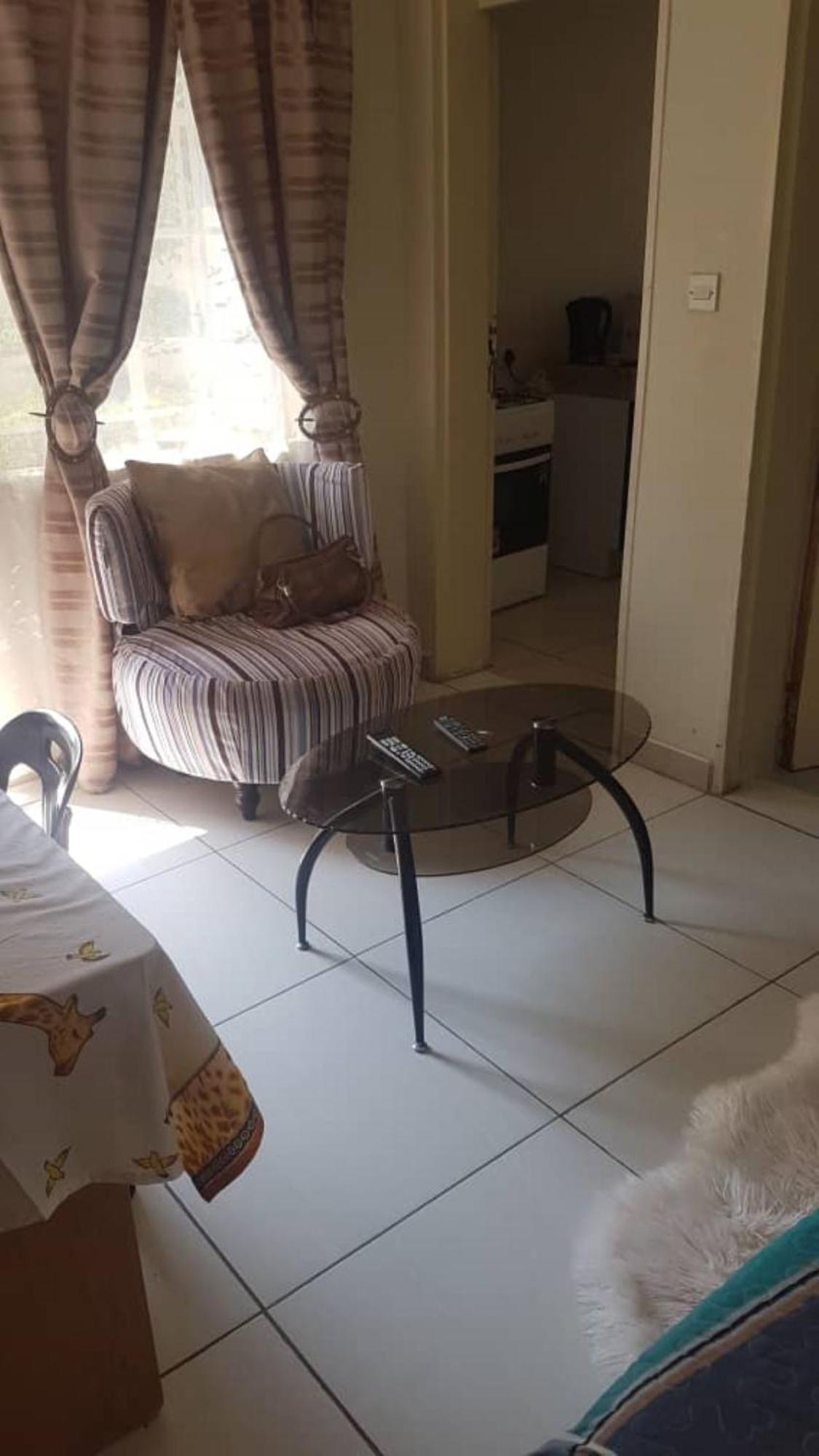 Carlcyn Homestay 哈博罗内 外观 照片