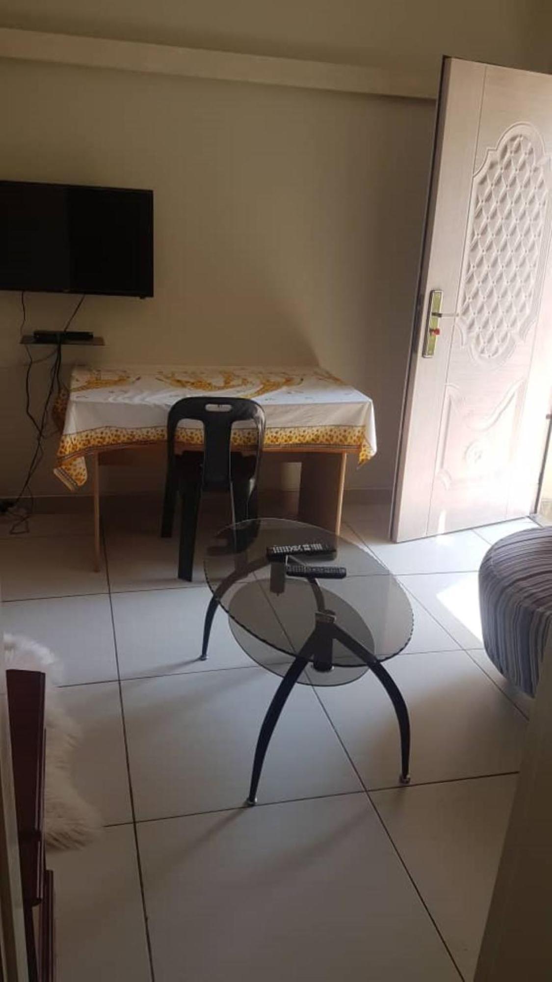 Carlcyn Homestay 哈博罗内 外观 照片